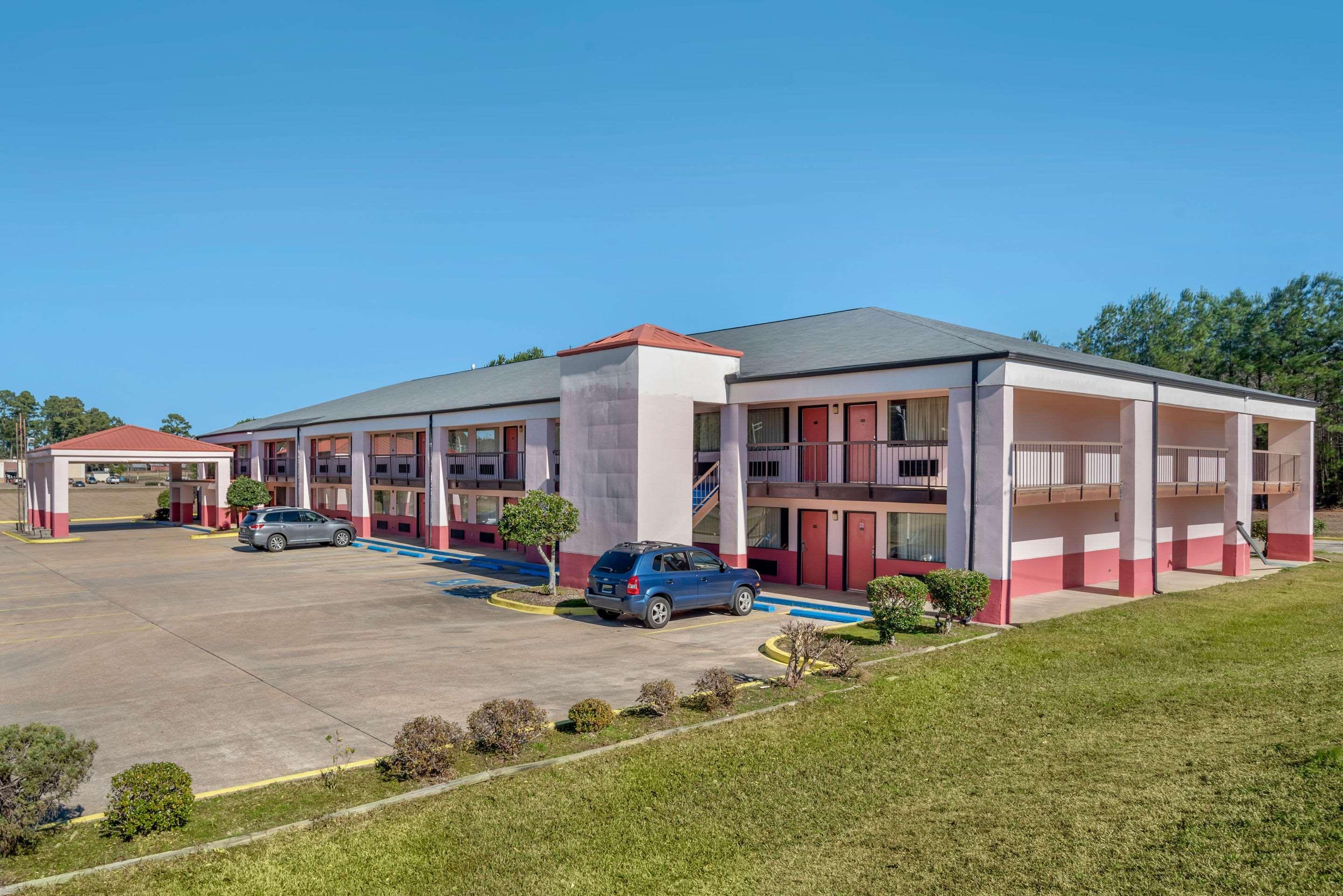 Econo Lodge Inn & Suites Forest Luaran gambar