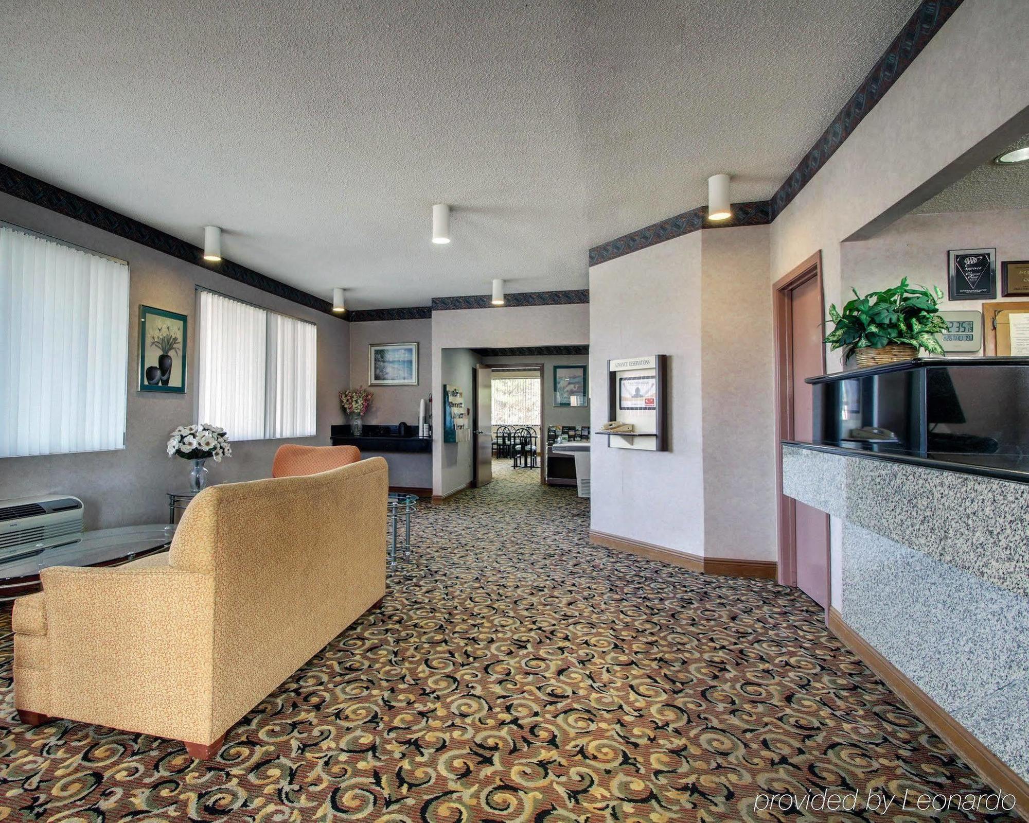 Econo Lodge Inn & Suites Forest Luaran gambar