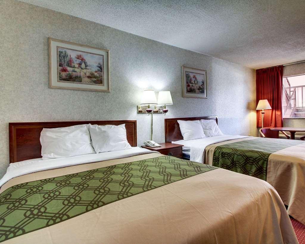 Econo Lodge Inn & Suites Forest Bilik gambar
