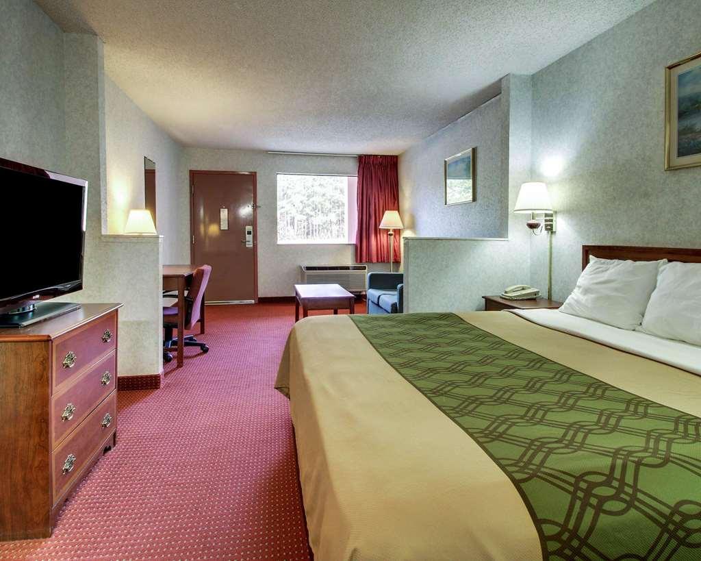 Econo Lodge Inn & Suites Forest Bilik gambar
