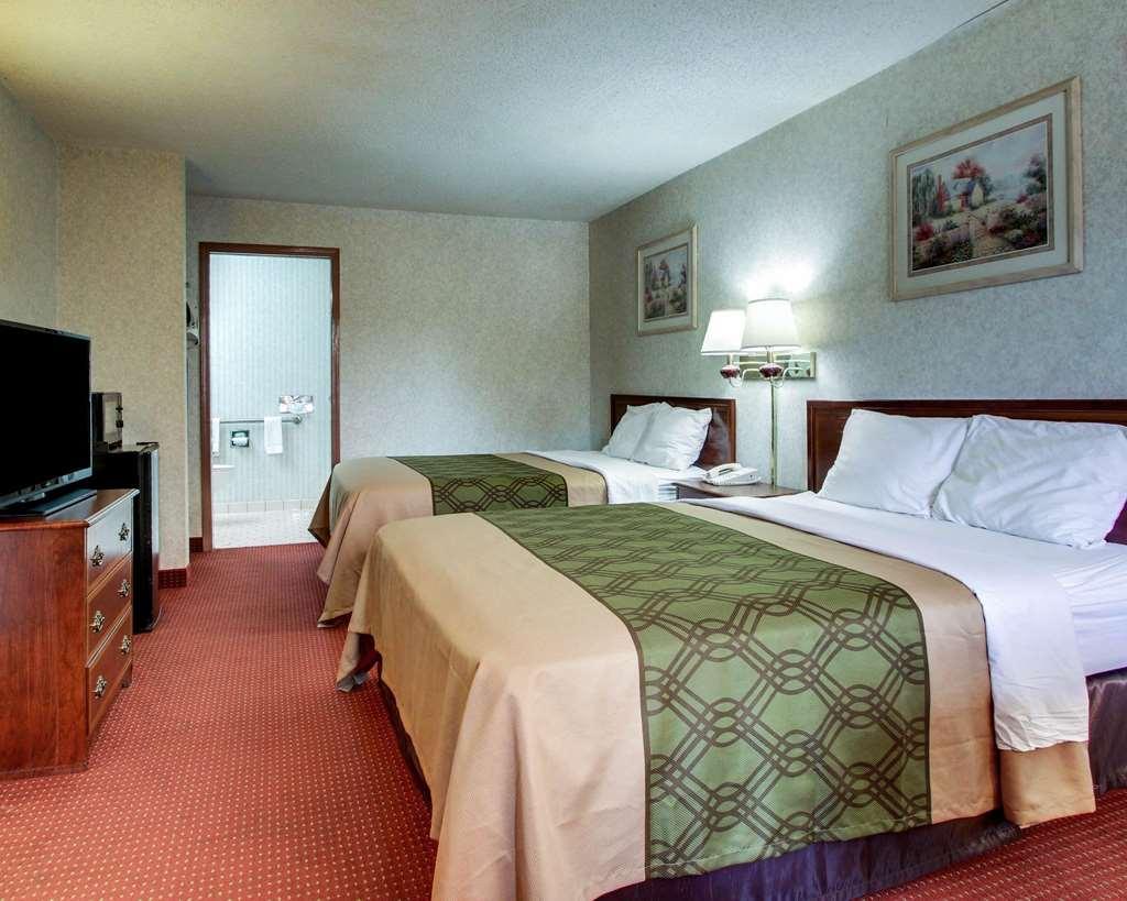 Econo Lodge Inn & Suites Forest Bilik gambar