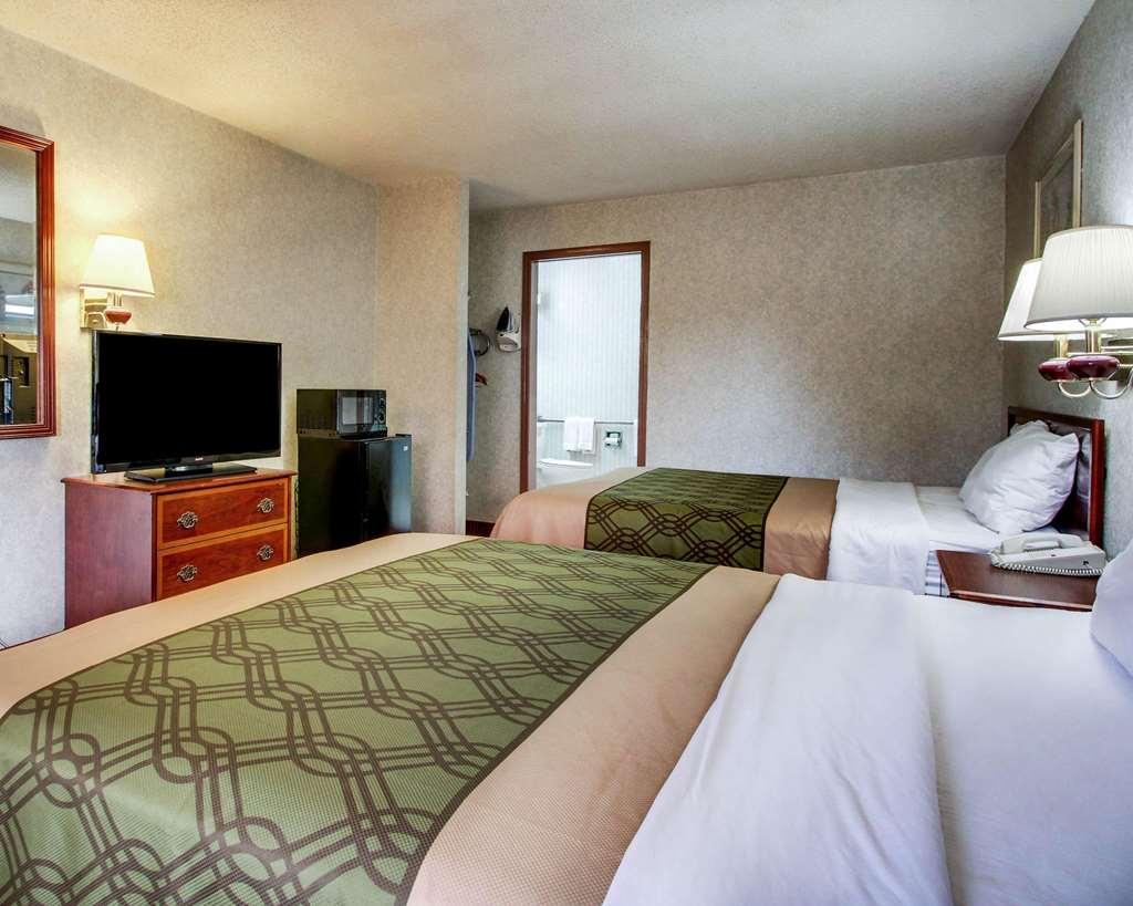 Econo Lodge Inn & Suites Forest Bilik gambar