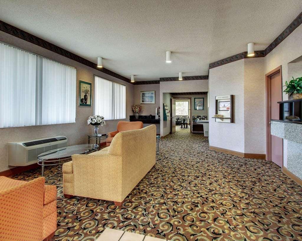 Econo Lodge Inn & Suites Forest Dalaman gambar